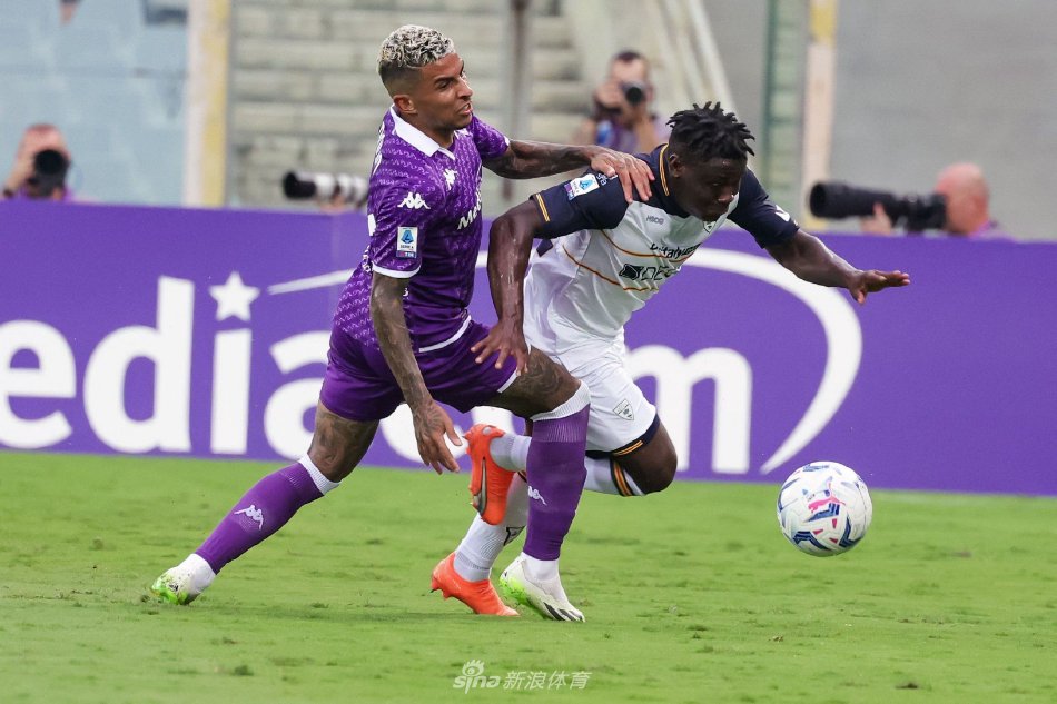 对比曼联其 对比曼联其