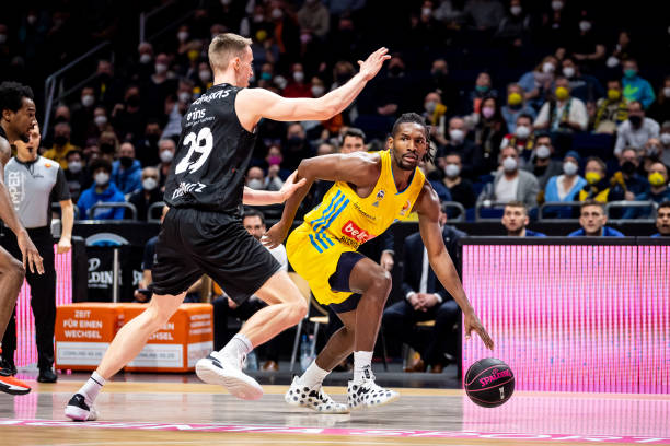 势均力敌的 势均力敌的